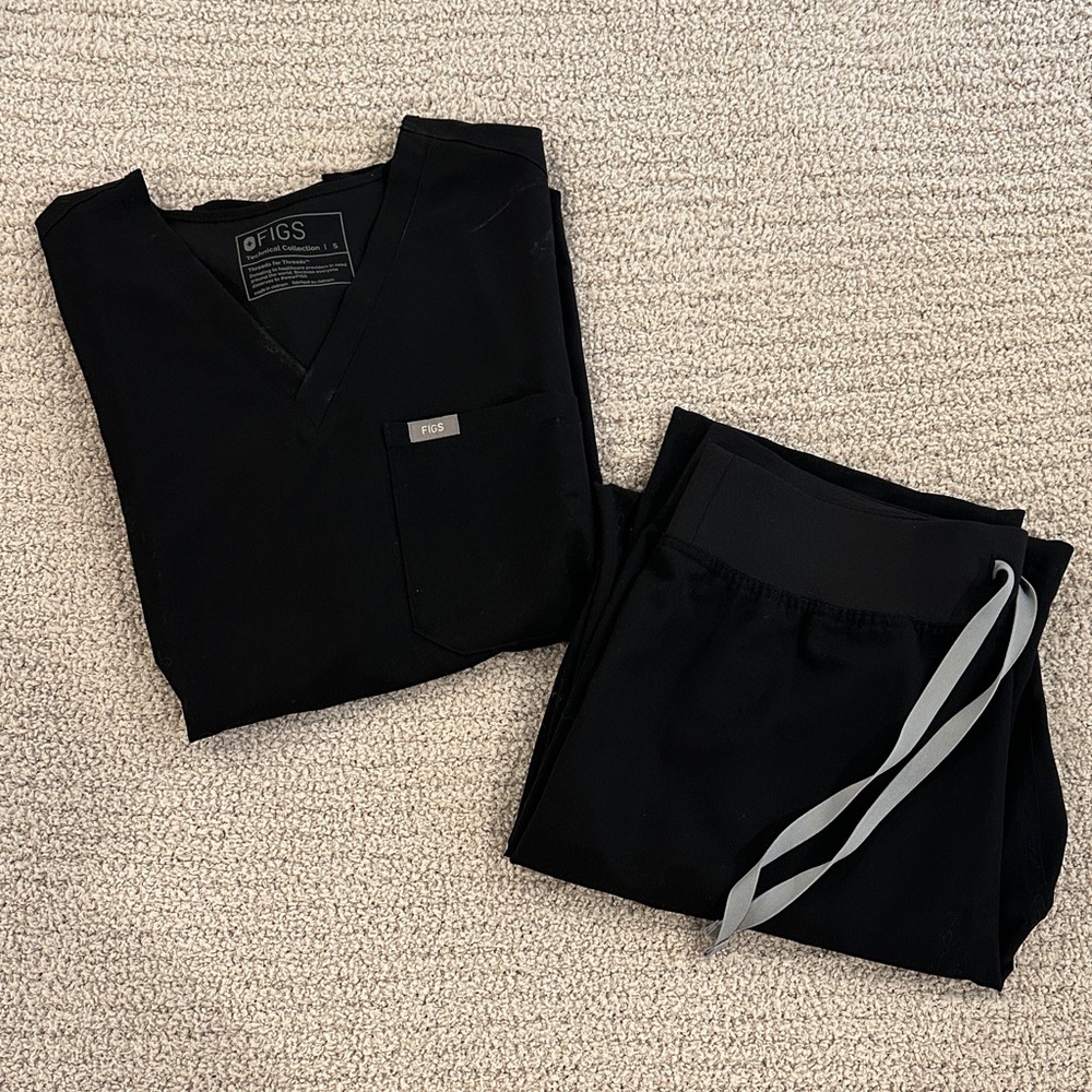 FIGS Black Scrub Set Small Top Medium Livingston Bottoms
